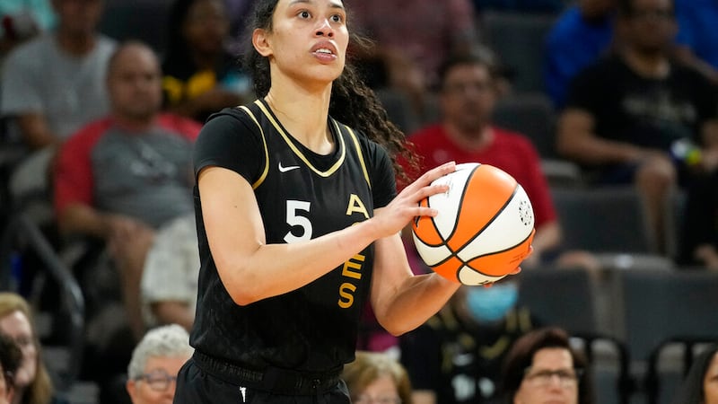 Las Vegas Aces' Dearica Hamby (5) plays against the Dallas Wings in an WNBA basketball game...