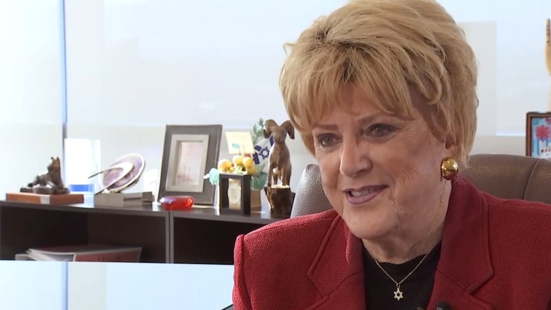 Las Vegas Mayor Carolyn Goodman gets ready to leave office