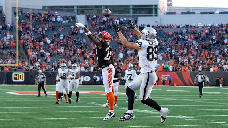 Las Vegas Raiders tight end Brock Bowers (89) catches a touchdown pass against Cincinnati...