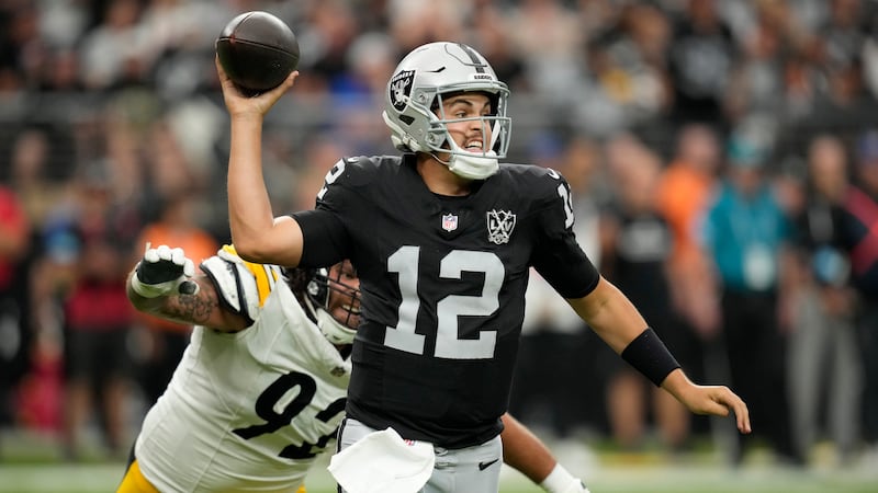 Las Vegas Raiders quarterback Aidan O'Connell (12) passes as Pittsburgh Steelers defensive...